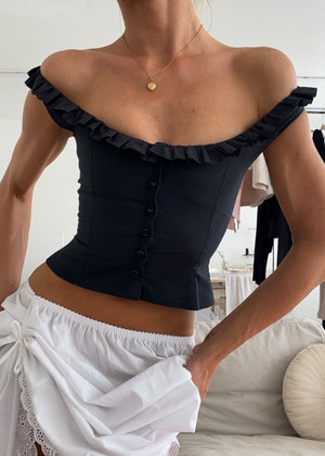Delicate Ruffle top in black