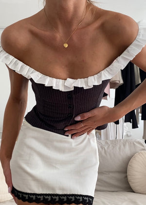 Delicate Ruffle top in black limited fabric