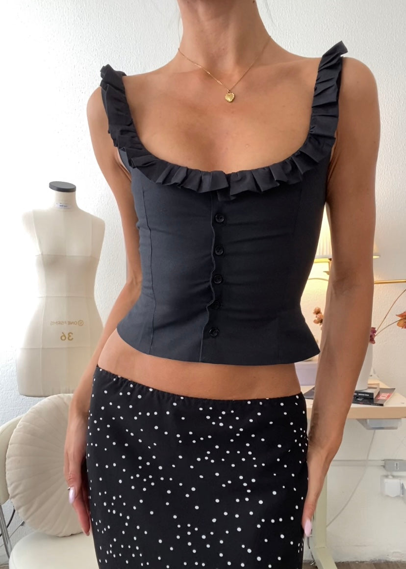 Delicate Ruffle top in black